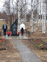 Почётный караул у памятника  Героя СССР М.Ф. Теплова 